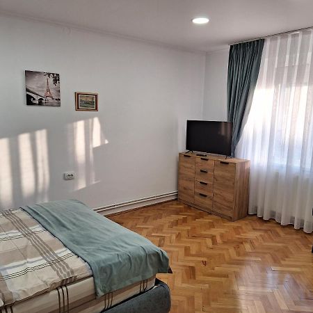 Black Eagle Central Unirii Square, 2 King Size Bedrooms, Free Private Parking أرادايا المظهر الخارجي الصورة
