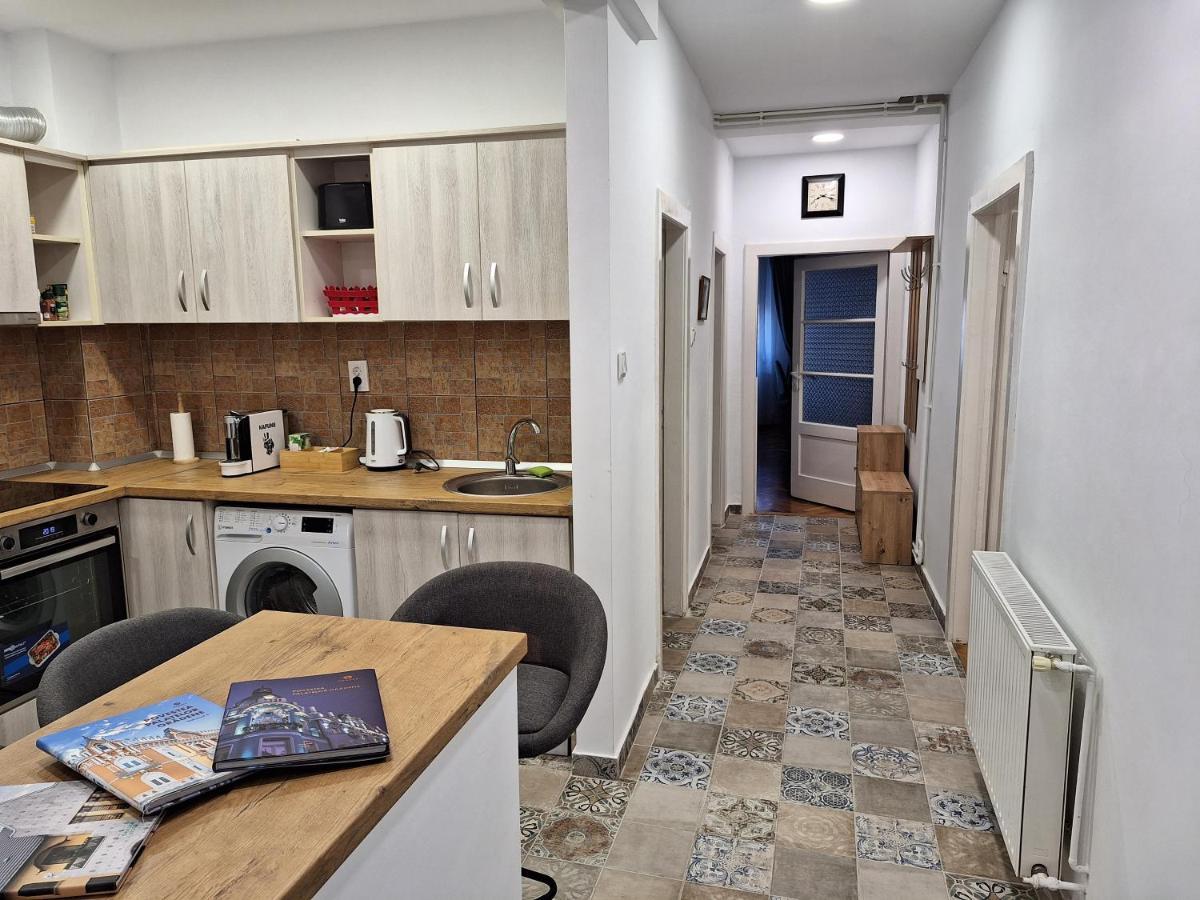 Black Eagle Central Unirii Square, 2 King Size Bedrooms, Free Private Parking أرادايا المظهر الخارجي الصورة