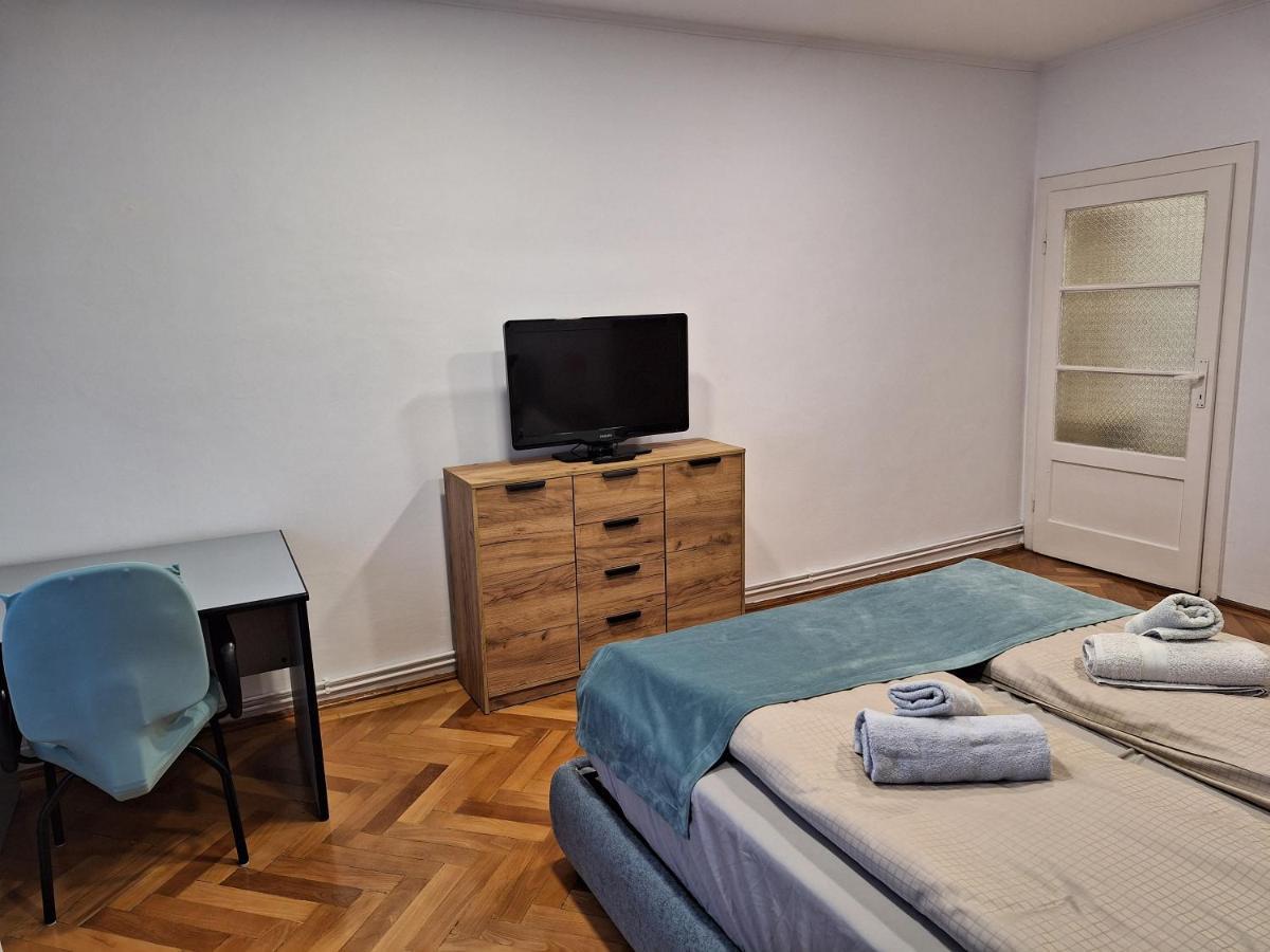 Black Eagle Central Unirii Square, 2 King Size Bedrooms, Free Private Parking أرادايا المظهر الخارجي الصورة