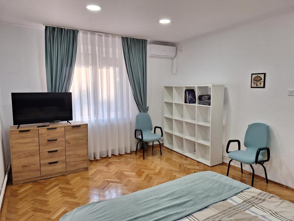 Black Eagle Central Unirii Square, 2 King Size Bedrooms, Free Private Parking أرادايا المظهر الخارجي الصورة
