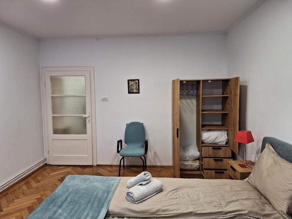 Black Eagle Central Unirii Square, 2 King Size Bedrooms, Free Private Parking أرادايا المظهر الخارجي الصورة