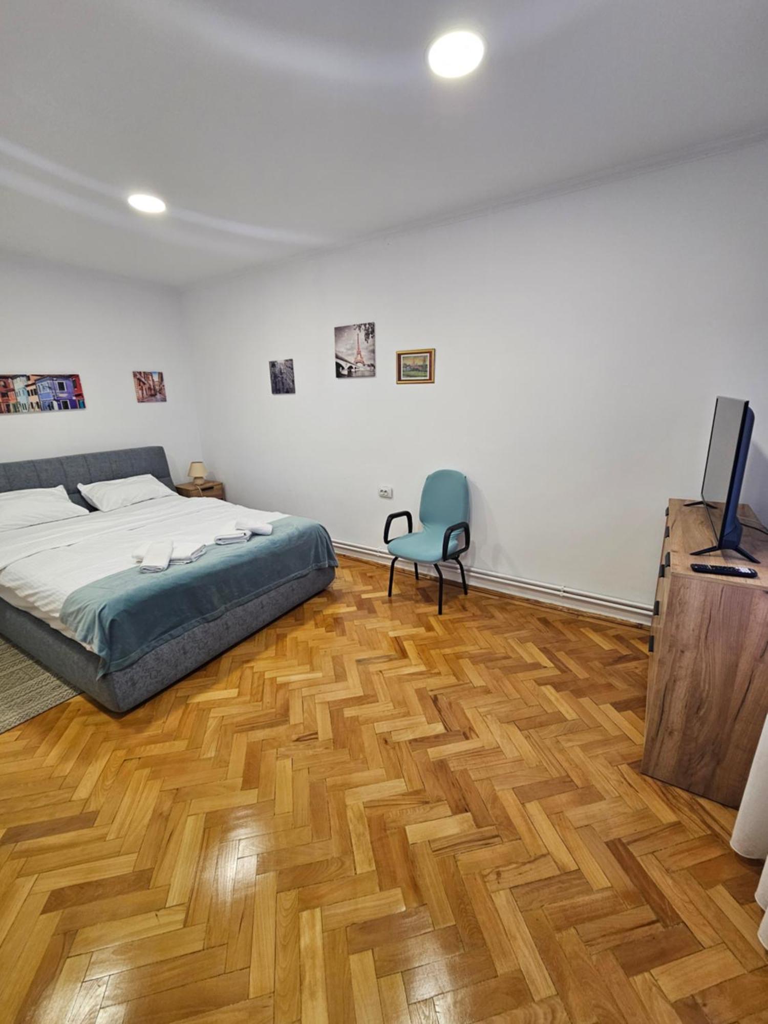 Black Eagle Central Unirii Square, 2 King Size Bedrooms, Free Private Parking أرادايا المظهر الخارجي الصورة